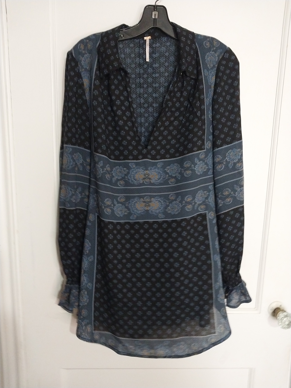 Free People Black and Blue Floral Print Long-Sleeve Tunic Rayon,Viscose XS